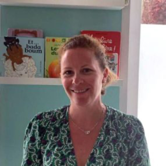 Julie, gérante des micro-crèches Les P'tites Graines à Orléans et Olivet