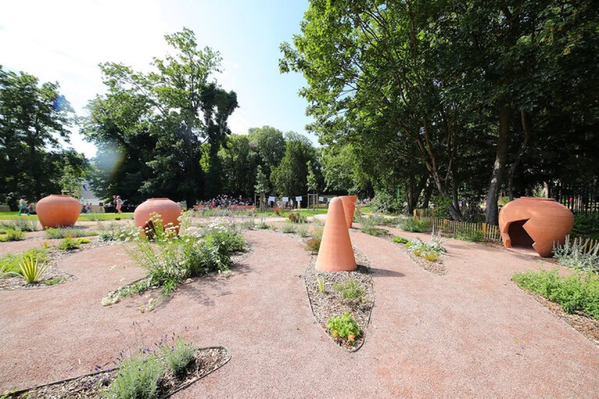 Parc Berthe Morisot à Orléans, lieu de promenade des enfants de la micro-crèche